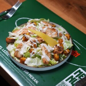 Izgara Tavuklu Sezar Salata